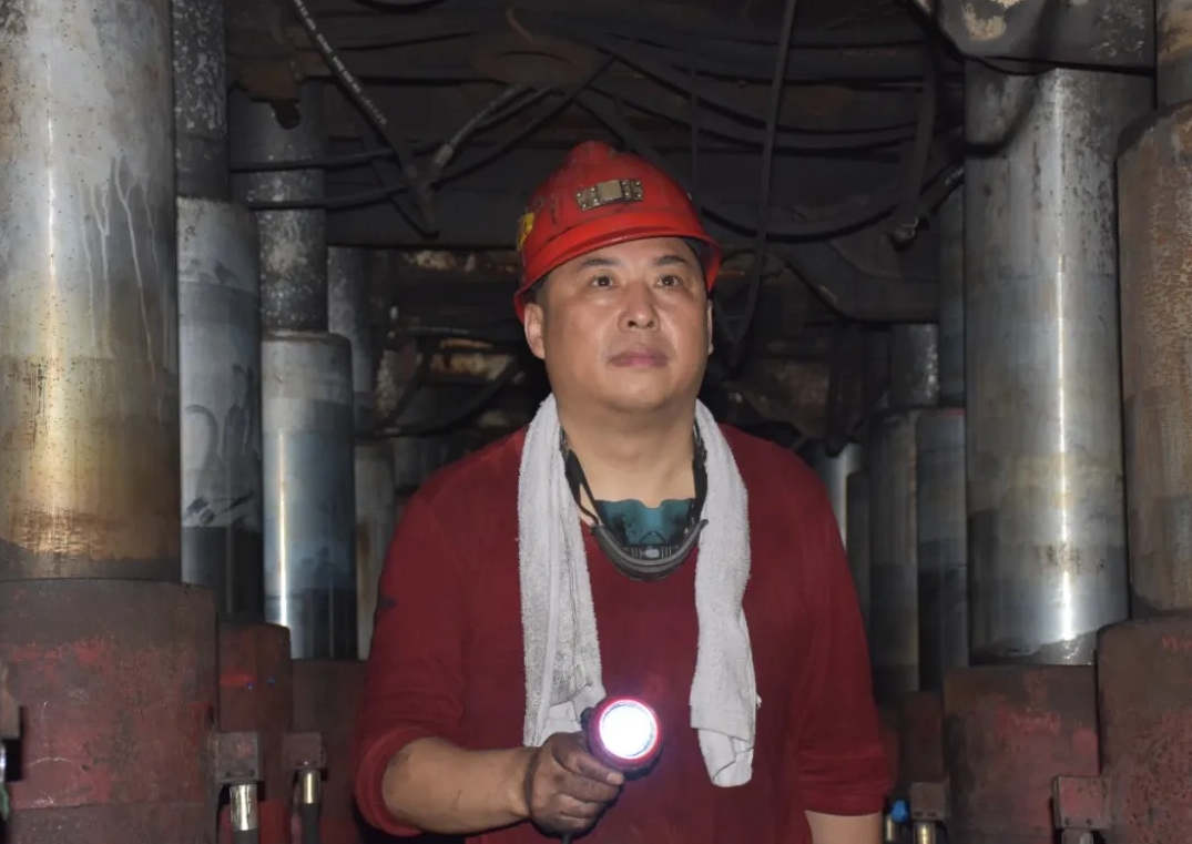 禚照民 公司优秀共产党员标兵、城山矿145综采队队长
